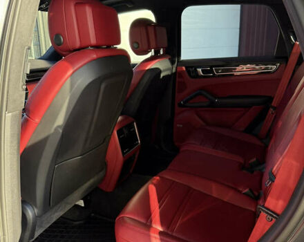 Серый Порше Каен, объемом двигателя 3 л и пробегом 75 тыс. км за 62000 $, фото 19 на Automoto.ua