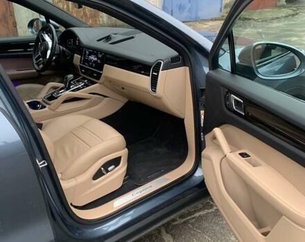 Серый Порше Каен, объемом двигателя 3 л и пробегом 40 тыс. км за 70000 $, фото 9 на Automoto.ua