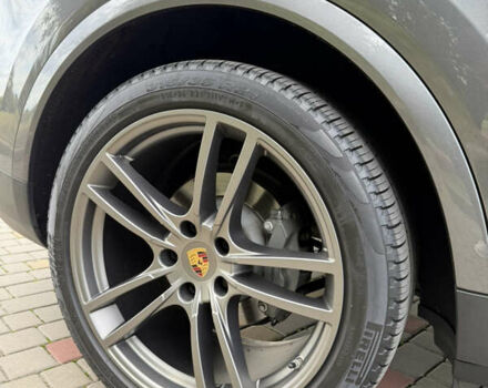 Серый Порше Каен, объемом двигателя 2.89 л и пробегом 70 тыс. км за 64000 $, фото 33 на Automoto.ua