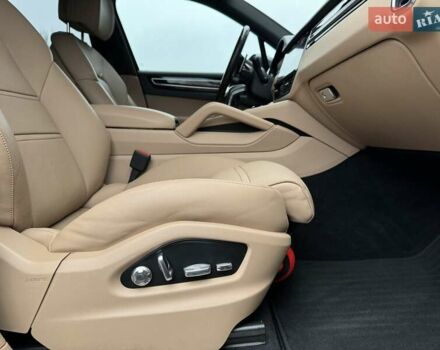 Серый Порше Каен, объемом двигателя 3 л и пробегом 66 тыс. км за 67000 $, фото 21 на Automoto.ua