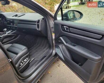 Серый Порше Каен, объемом двигателя 4 л и пробегом 72 тыс. км за 96500 $, фото 19 на Automoto.ua