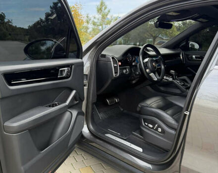 Серый Порше Каен, объемом двигателя 2.89 л и пробегом 70 тыс. км за 64000 $, фото 22 на Automoto.ua