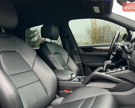 Серый Порше Каен, объемом двигателя 3 л и пробегом 143 тыс. км за 51999 $, фото 22 на Automoto.ua