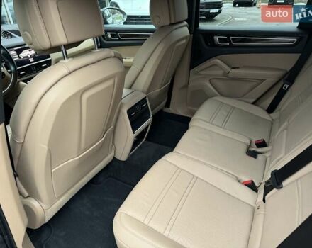 Серый Порше Каен, объемом двигателя 3 л и пробегом 66 тыс. км за 67000 $, фото 13 на Automoto.ua