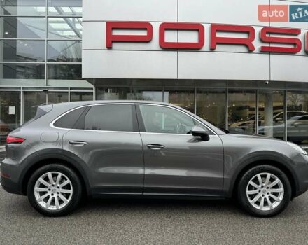 Серый Порше Каен, объемом двигателя 3 л и пробегом 66 тыс. км за 67000 $, фото 4 на Automoto.ua