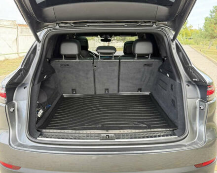 Серый Порше Каен, объемом двигателя 2.89 л и пробегом 70 тыс. км за 64000 $, фото 39 на Automoto.ua