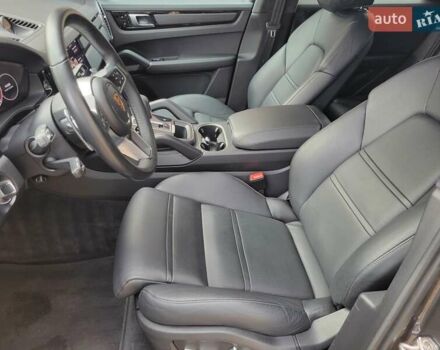 Серый Порше Каен, объемом двигателя 4 л и пробегом 72 тыс. км за 96500 $, фото 22 на Automoto.ua