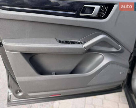 Сірий Порше Cayenne, об'ємом двигуна 3 л та пробігом 83 тис. км за 47650 $, фото 18 на Automoto.ua