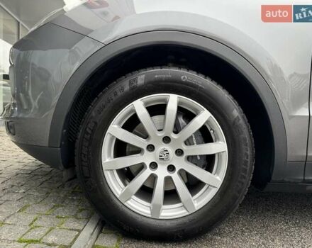 Серый Порше Каен, объемом двигателя 3 л и пробегом 66 тыс. км за 67000 $, фото 10 на Automoto.ua