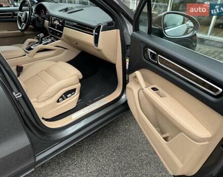 Серый Порше Каен, объемом двигателя 3 л и пробегом 66 тыс. км за 67000 $, фото 20 на Automoto.ua