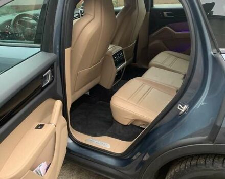 Серый Порше Каен, объемом двигателя 3 л и пробегом 40 тыс. км за 70000 $, фото 6 на Automoto.ua