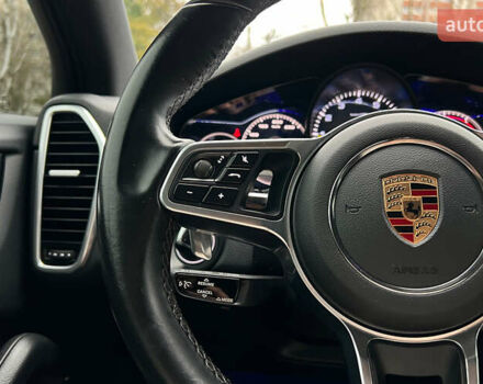 Серый Порше Каен, объемом двигателя 3 л и пробегом 143 тыс. км за 51999 $, фото 11 на Automoto.ua