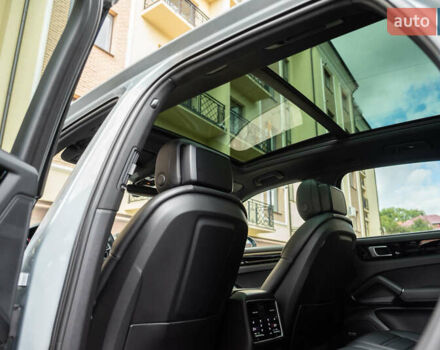 Сірий Порше Cayenne, об'ємом двигуна 2.89 л та пробігом 66 тис. км за 63000 $, фото 4 на Automoto.ua