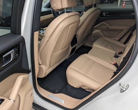 Серый Порше Каен, объемом двигателя 3 л и пробегом 78 тыс. км за 74500 $, фото 3 на Automoto.ua