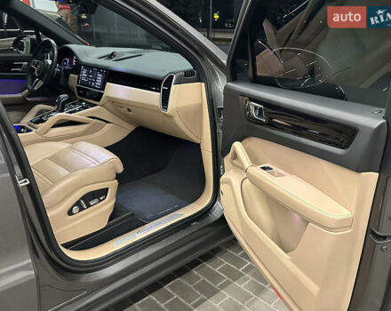 Сірий Порше Cayenne, об'ємом двигуна 3 л та пробігом 42 тис. км за 64999 $, фото 33 на Automoto.ua