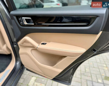 Сірий Порше Cayenne, об'ємом двигуна 3 л та пробігом 85 тис. км за 74500 $, фото 41 на Automoto.ua