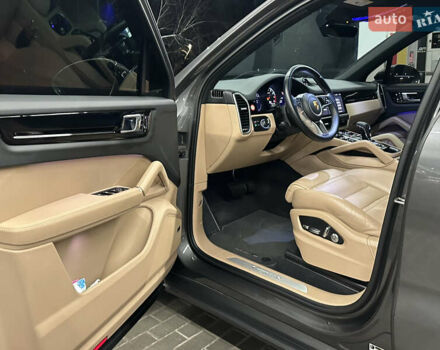 Сірий Порше Cayenne, об'ємом двигуна 3 л та пробігом 42 тис. км за 64999 $, фото 21 на Automoto.ua