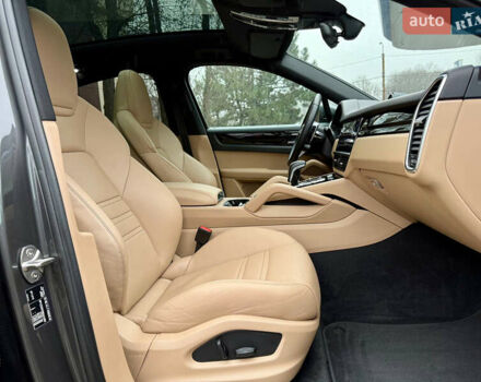 Сірий Порше Cayenne, об'ємом двигуна 3 л та пробігом 85 тис. км за 74500 $, фото 44 на Automoto.ua