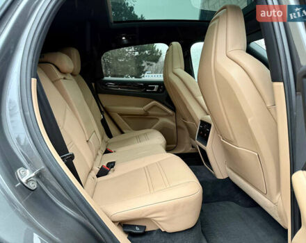 Сірий Порше Cayenne, об'ємом двигуна 3 л та пробігом 85 тис. км за 74500 $, фото 39 на Automoto.ua