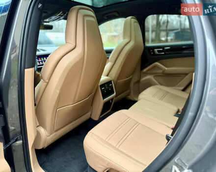 Сірий Порше Cayenne, об'ємом двигуна 3 л та пробігом 85 тис. км за 74500 $, фото 30 на Automoto.ua