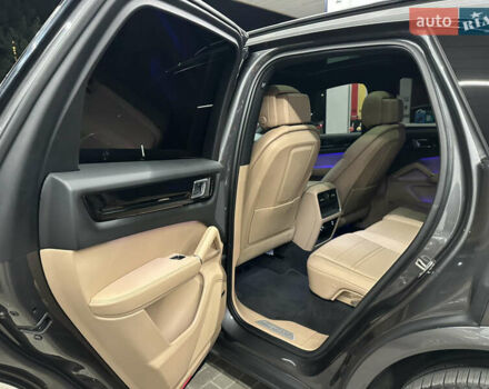 Сірий Порше Cayenne, об'ємом двигуна 3 л та пробігом 42 тис. км за 64999 $, фото 25 на Automoto.ua