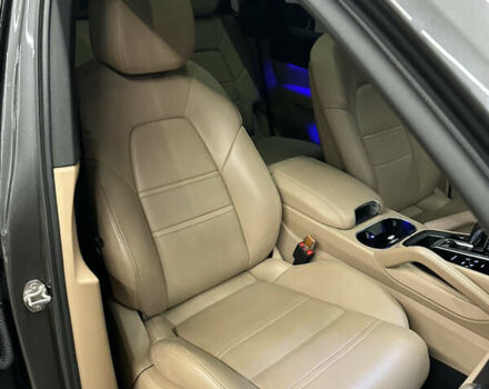 Сірий Порше Cayenne, об'ємом двигуна 3 л та пробігом 42 тис. км за 64999 $, фото 35 на Automoto.ua