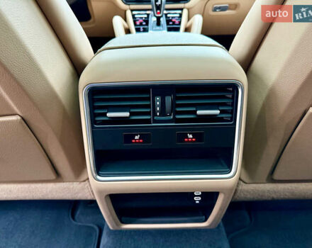 Сірий Порше Cayenne, об'ємом двигуна 3 л та пробігом 85 тис. км за 74500 $, фото 36 на Automoto.ua