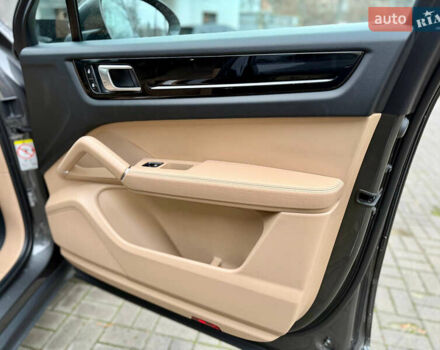 Сірий Порше Cayenne, об'ємом двигуна 3 л та пробігом 85 тис. км за 74500 $, фото 43 на Automoto.ua