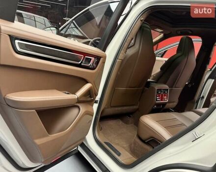 Сірий Порше Cayenne, об'ємом двигуна 4 л та пробігом 1 тис. км за 136900 $, фото 49 на Automoto.ua