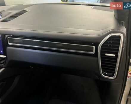 Серый Порше Каен, объемом двигателя 3 л и пробегом 100 тыс. км за 85316 $, фото 47 на Automoto.ua