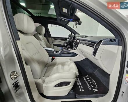 Сірий Порше Cayenne, об'ємом двигуна 4 л та пробігом 28 тис. км за 125000 $, фото 16 на Automoto.ua
