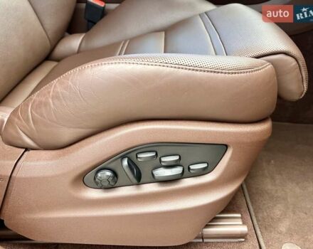Сірий Порше Cayenne, об'ємом двигуна 4 л та пробігом 53 тис. км за 102000 $, фото 66 на Automoto.ua