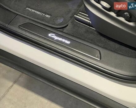 Серый Порше Каен, объемом двигателя 3 л и пробегом 100 тыс. км за 85316 $, фото 21 на Automoto.ua