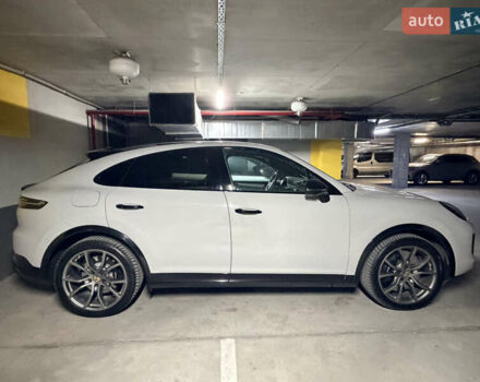 Серый Порше Каен, объемом двигателя 4 л и пробегом 38 тыс. км за 123840 $, фото 3 на Automoto.ua