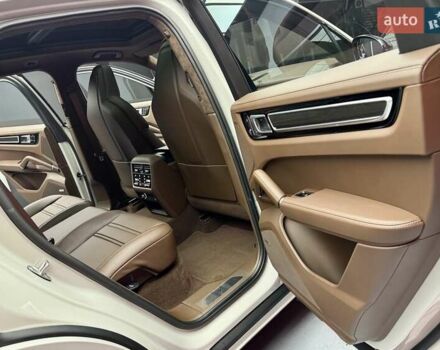 Сірий Порше Cayenne, об'ємом двигуна 4 л та пробігом 1 тис. км за 136900 $, фото 61 на Automoto.ua