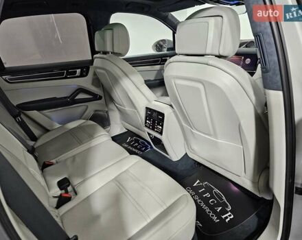Сірий Порше Cayenne, об'ємом двигуна 4 л та пробігом 28 тис. км за 125000 $, фото 11 на Automoto.ua