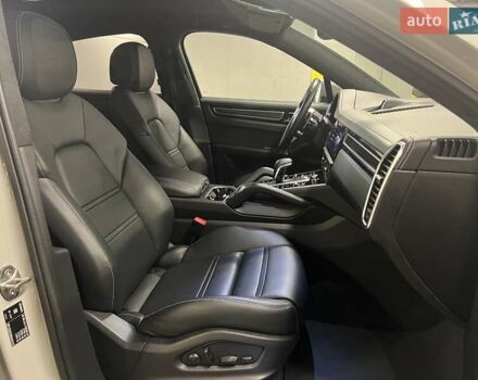 Серый Порше Каен, объемом двигателя 3 л и пробегом 100 тыс. км за 85316 $, фото 48 на Automoto.ua