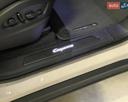 Серый Порше Каен, объемом двигателя 3 л и пробегом 100 тыс. км за 85316 $, фото 24 на Automoto.ua