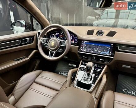 Сірий Порше Cayenne, об'ємом двигуна 4 л та пробігом 1 тис. км за 136900 $, фото 46 на Automoto.ua