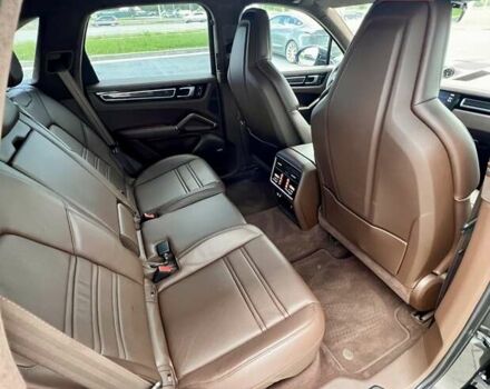 Сірий Порше Cayenne, об'ємом двигуна 4 л та пробігом 53 тис. км за 102000 $, фото 61 на Automoto.ua