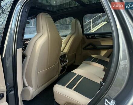 Серый Порше Каен, объемом двигателя 4 л и пробегом 14 тыс. км за 129999 $, фото 24 на Automoto.ua