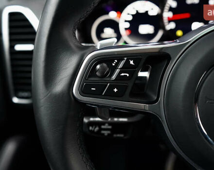 Сірий Порше Cayenne, об'ємом двигуна 4 л та пробігом 31 тис. км за 95000 $, фото 46 на Automoto.ua