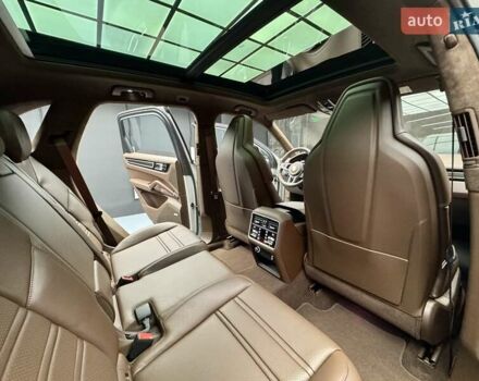 Сірий Порше Cayenne, об'ємом двигуна 4 л та пробігом 1 тис. км за 136900 $, фото 58 на Automoto.ua