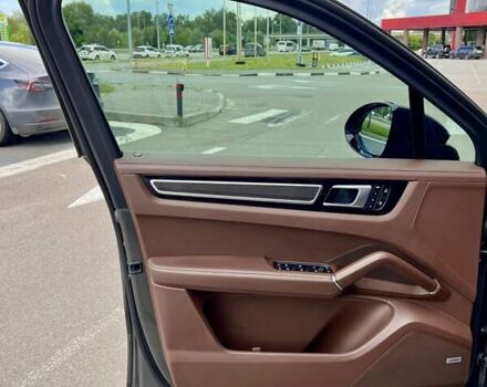 Сірий Порше Cayenne, об'ємом двигуна 4 л та пробігом 53 тис. км за 102000 $, фото 20 на Automoto.ua