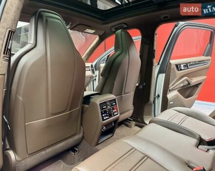 Сірий Порше Cayenne, об'ємом двигуна 4 л та пробігом 1 тис. км за 136900 $, фото 52 на Automoto.ua