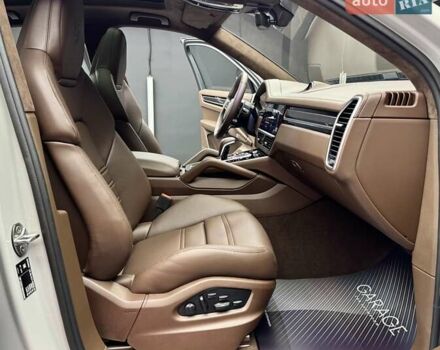 Сірий Порше Cayenne, об'ємом двигуна 4 л та пробігом 1 тис. км за 136900 $, фото 67 на Automoto.ua