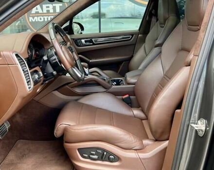 Сірий Порше Cayenne, об'ємом двигуна 4 л та пробігом 53 тис. км за 102000 $, фото 26 на Automoto.ua