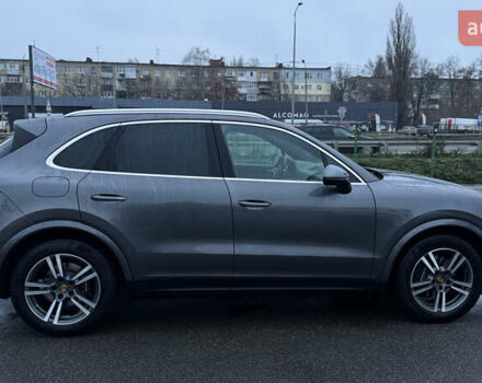 Серый Порше Каен, объемом двигателя 3 л и пробегом 81 тыс. км за 75000 $, фото 8 на Automoto.ua