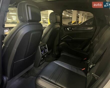 Серый Порше Каен, объемом двигателя 3 л и пробегом 100 тыс. км за 85316 $, фото 43 на Automoto.ua