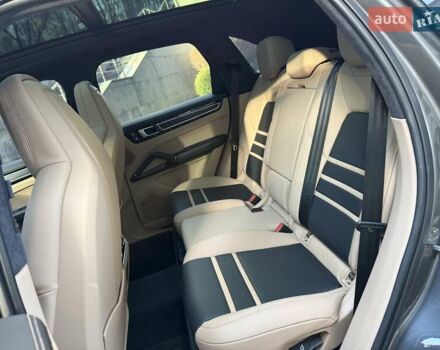 Серый Порше Каен, объемом двигателя 4 л и пробегом 14 тыс. км за 129999 $, фото 23 на Automoto.ua